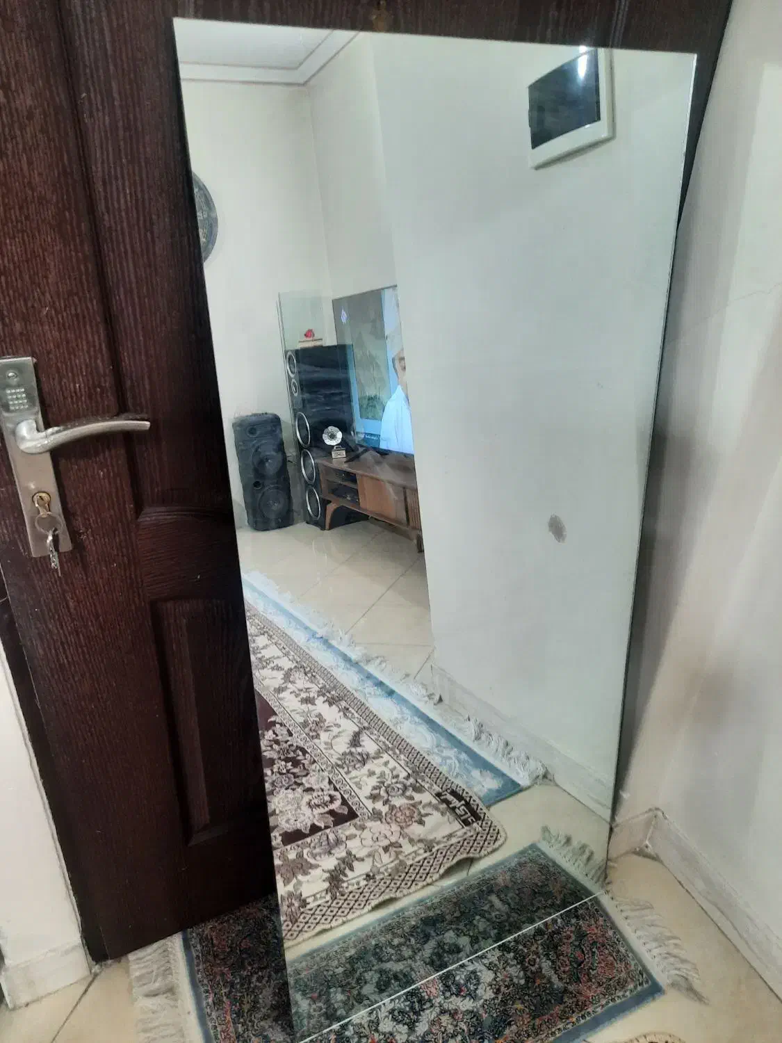 آینه بدون قاب|آینه|تهران, والفجر (افسریه)|دیوار