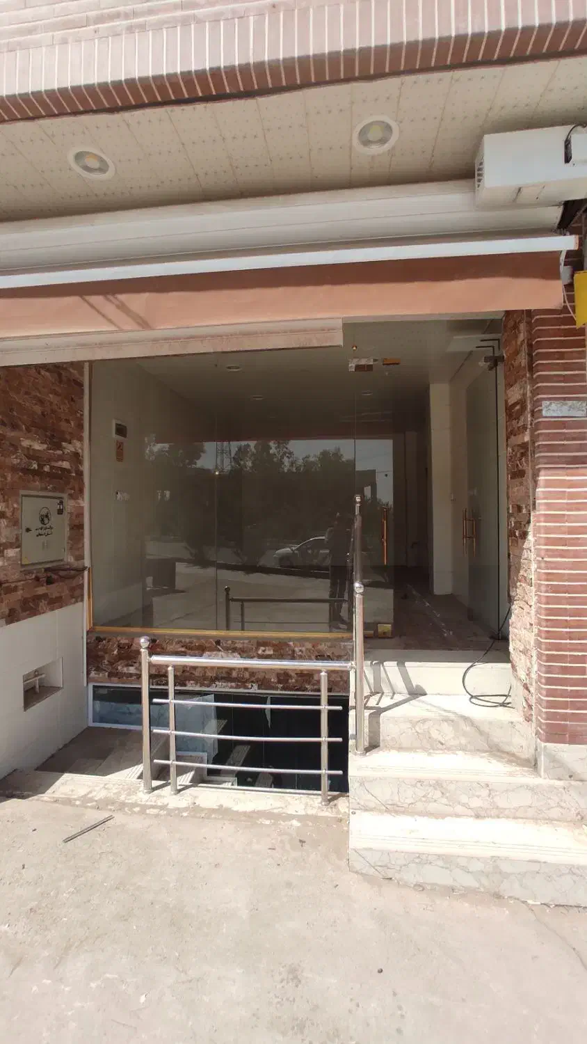 یک واحد تجاری دو طبقه میدان امام روبه روی بانک ملت|فروش مغازه و غرفه|خور (اصفهان), |دیوار