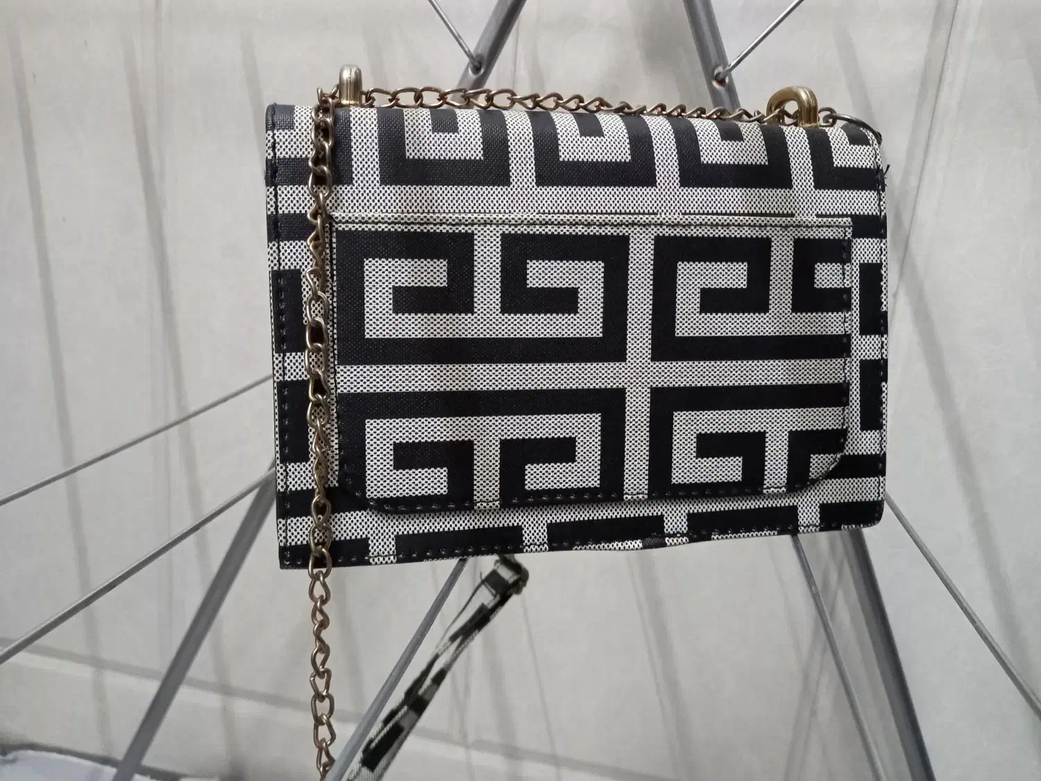 کیف|کیف، کفش، کمربند|قم, شاه سید علی|دیوار