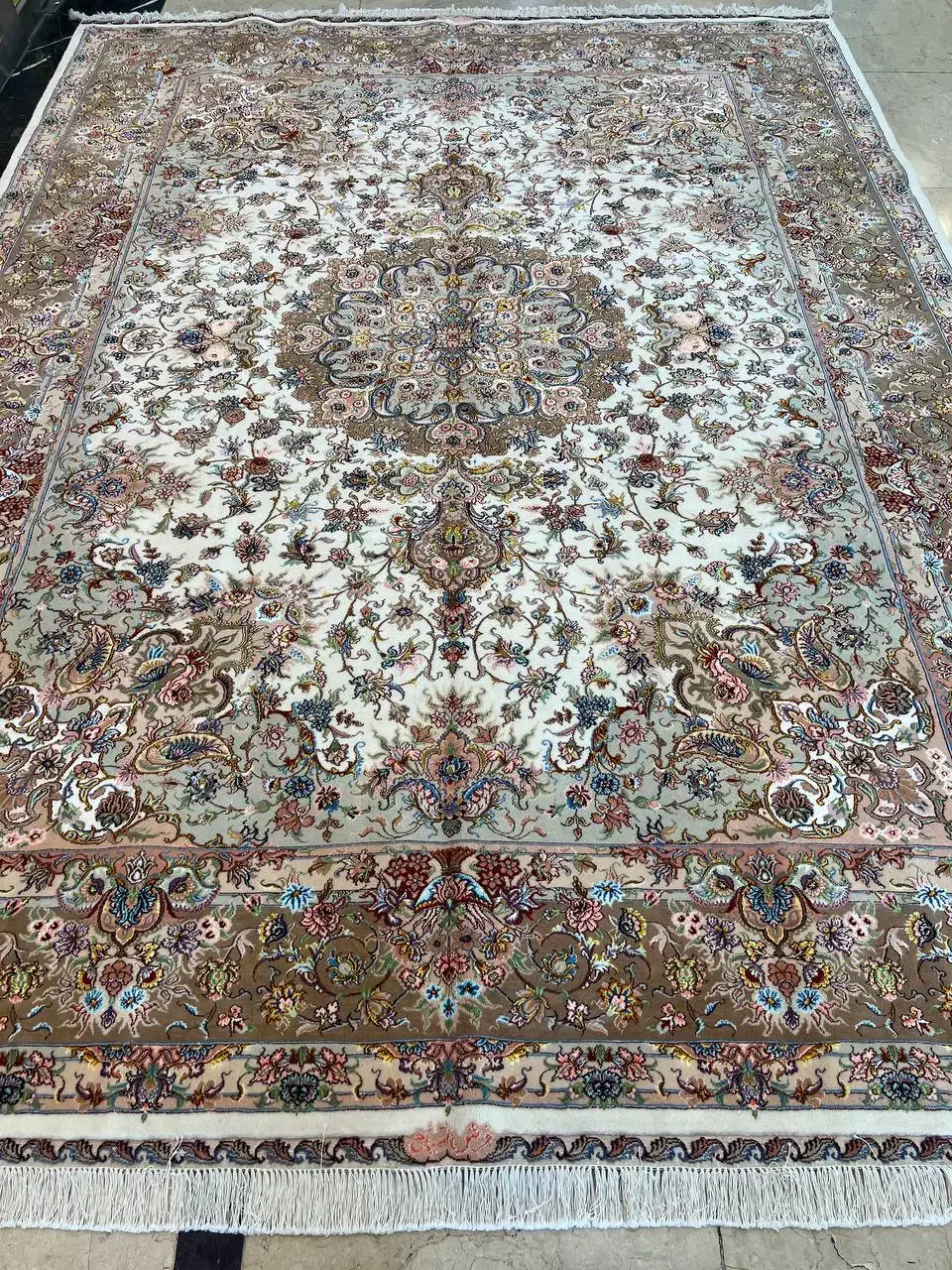 جفت فرش ۱۸ و۲۴ متری دستباف طرح تبریز خطیبی ابریشم|فرش|تهران, آبشار تهران (دریاچه)|دیوار