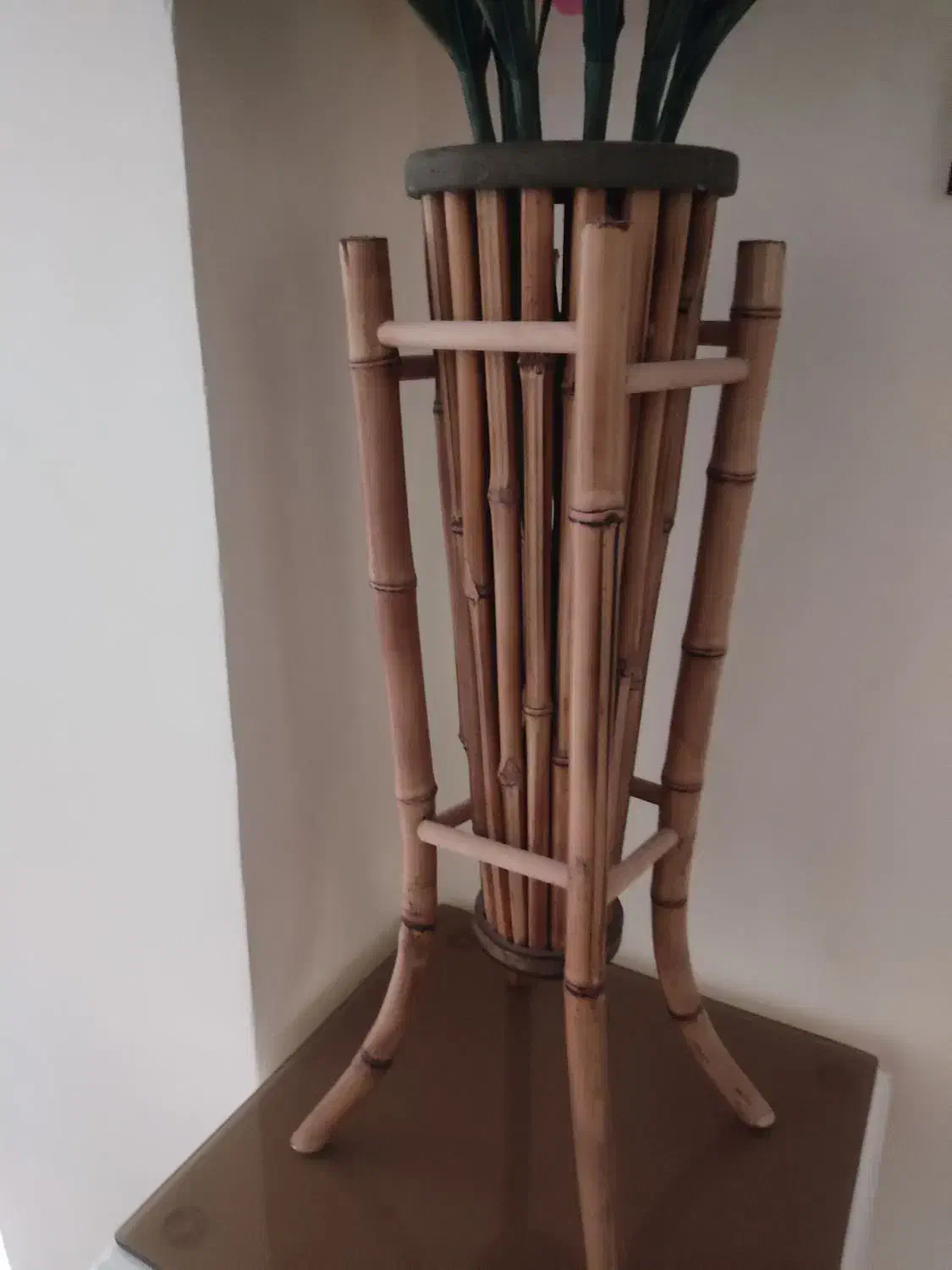 گلدان چوبی بزرگ|گل مصنوعی|محمدیه-قزوین, |دیوار