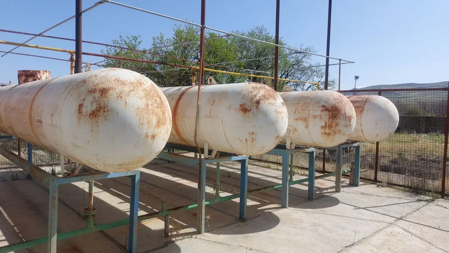 فروش تانکر های دو هزار گالن ای پنج عدد|ماشین‌آلات صنعتی|کلیائی, |دیوار