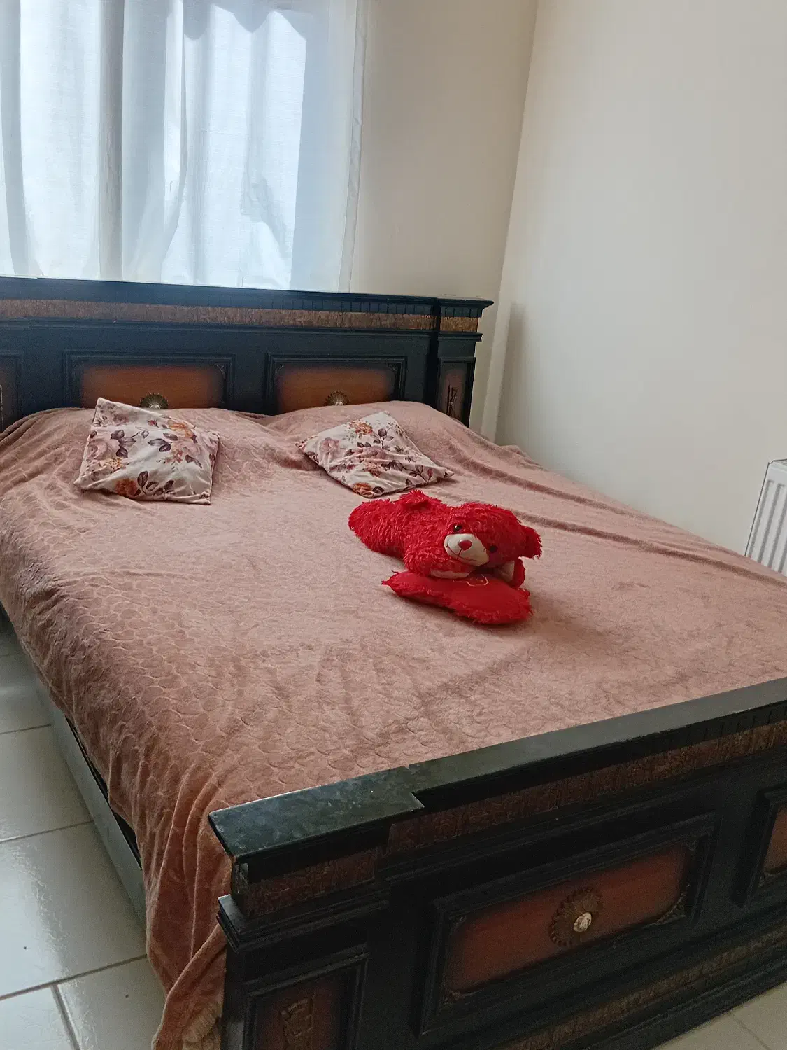 فروش تخت و دراور چوبی با آینه|تخت و سرویس خواب|پرند, فاز ۴|دیوار