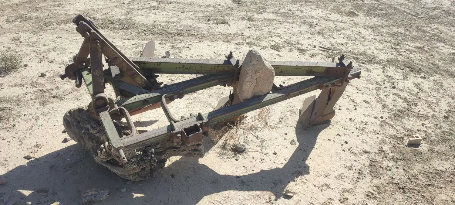 گاوآهن رومانی|ماشینآلات صنعتی|بافت, |دیوار