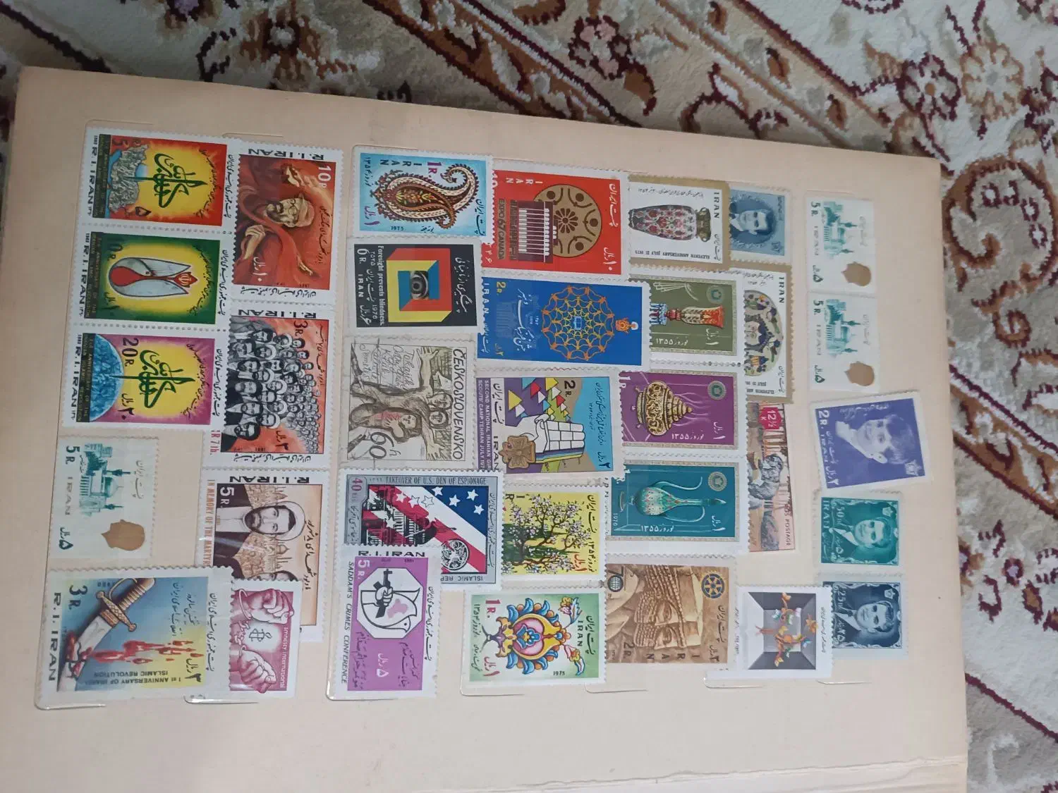 آلبوم تمبر|کلکسیون سکه، تمبر، اسکناس|اسلام‌شهر, باغ فیض|دیوار