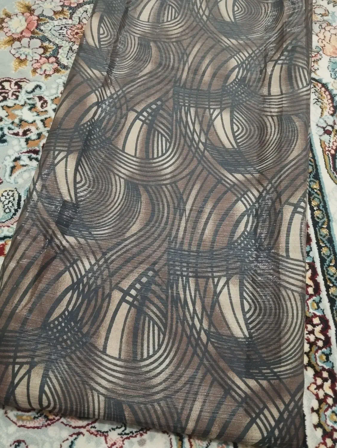 چادر مشکی و رنگی|لباس|نیشابور, گنبد سبز|دیوار