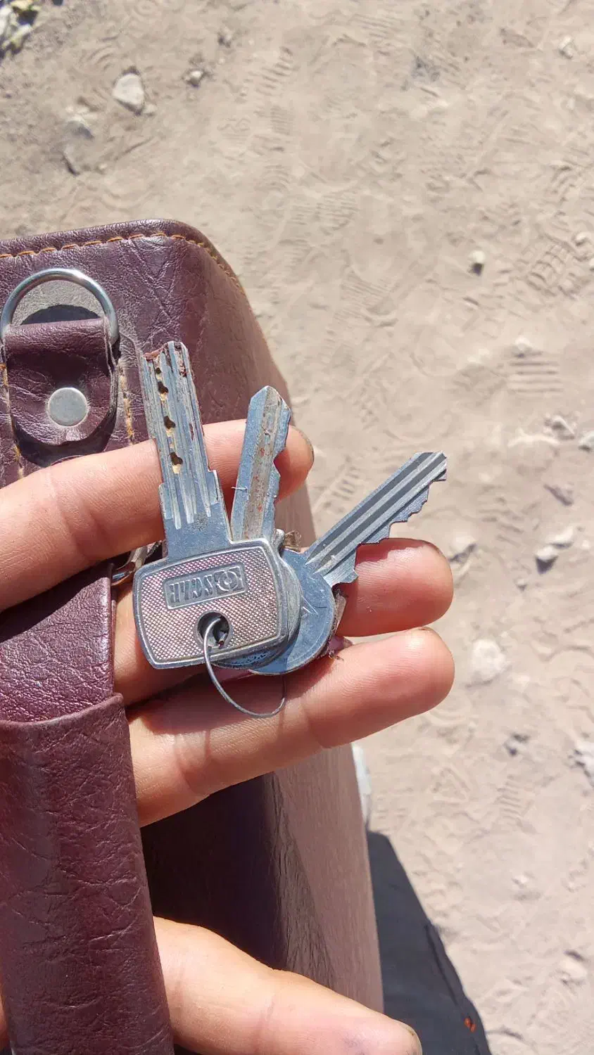 کلید گمشده|اشیا|قیدار, |دیوار