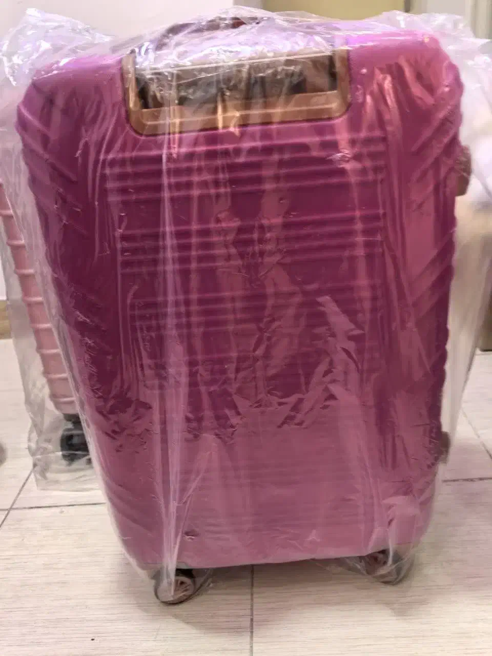 چمدان مسافرتی|کیف، کفش، کمربند|بروجرد, |دیوار