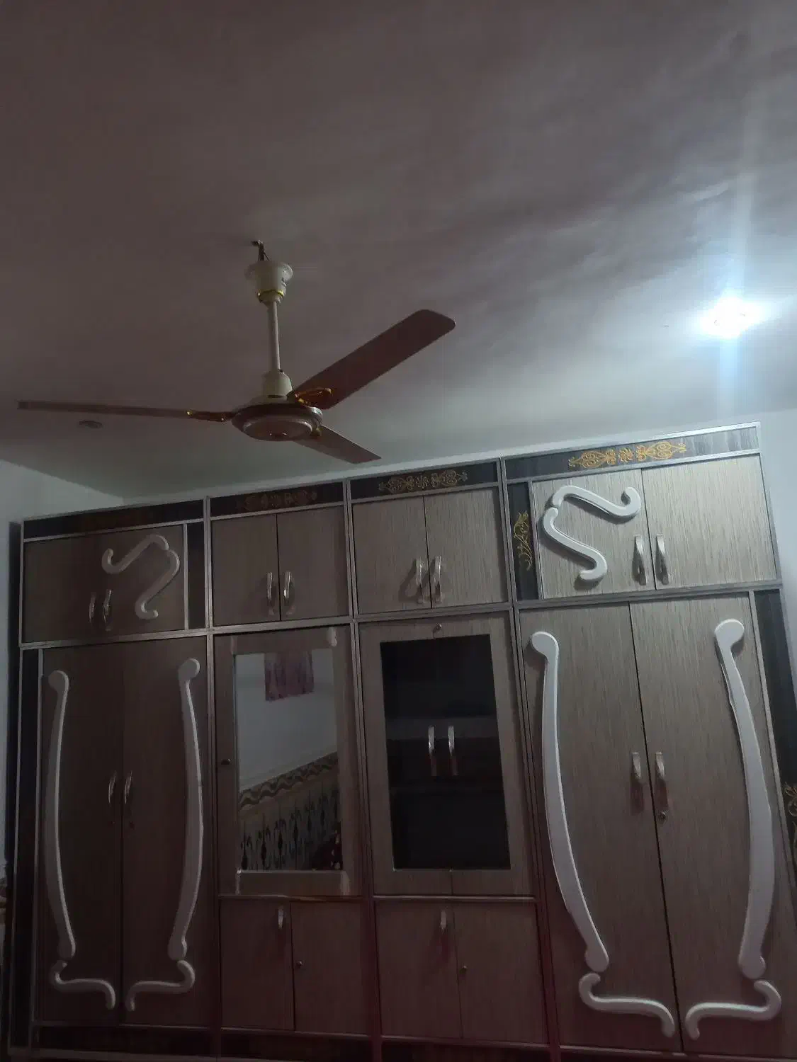 سلام کمد ۴متر بلندی ۲مترو۸۰سانت|جاکفشی، کمد، دراور|شادگان, |دیوار