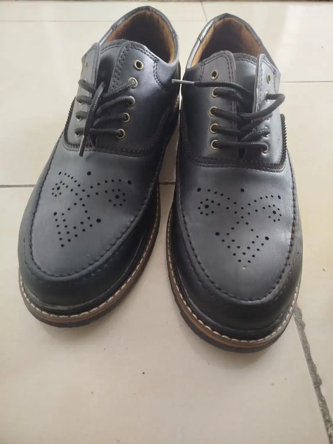 کفش|کیف، کفش، کمربند|گلبهار, شهر جدید گلبهار|دیوار