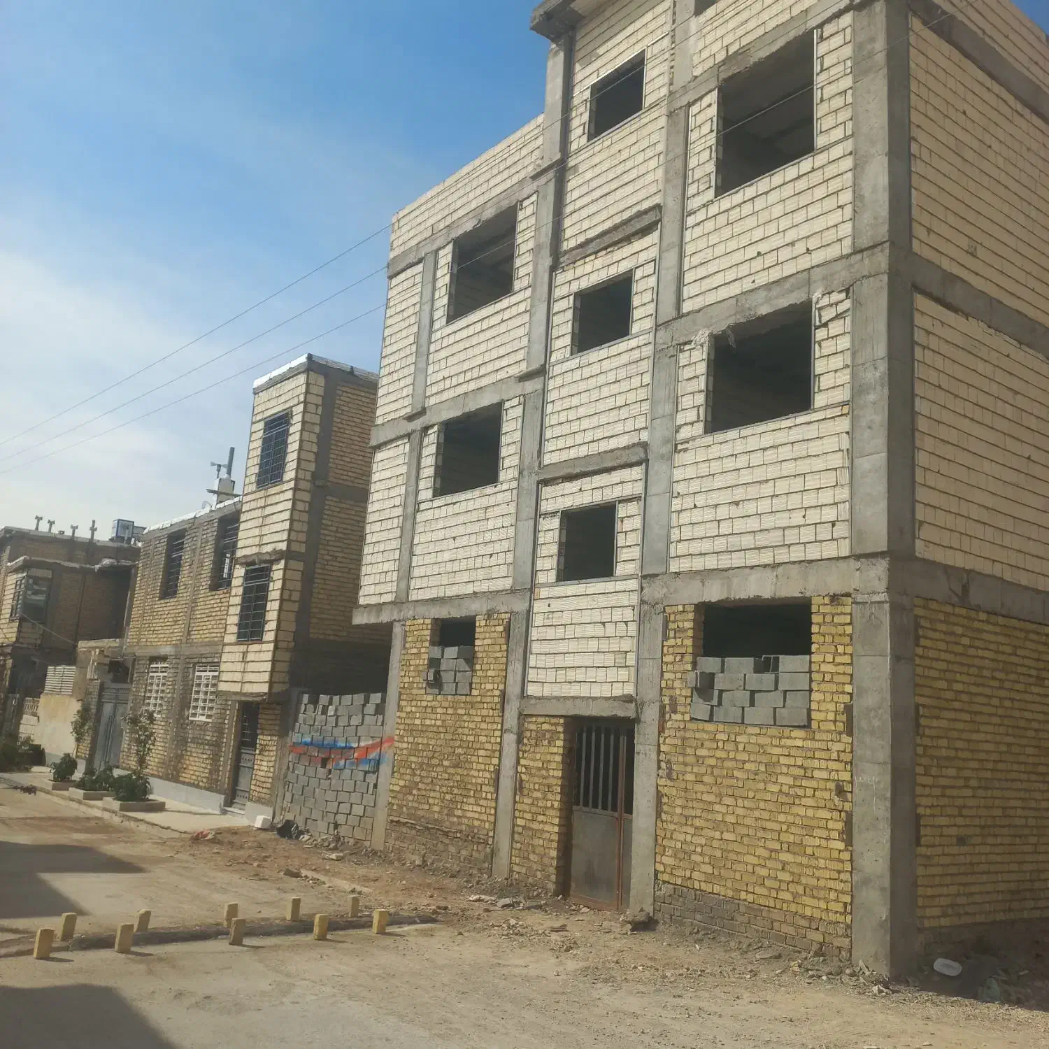 اسکلت قصر قمشه سازه بتن کوچه ۱۲ متری|فروش خانه و ویلا|شیراز, شهرک قمشه|دیوار