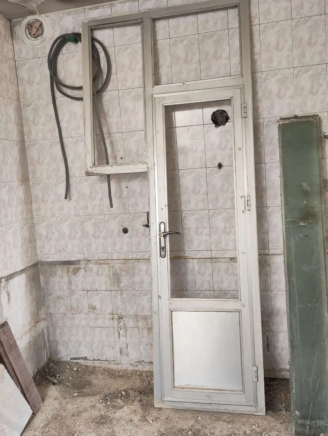 در پنجره المینیوم|مصالح و تجهیزات ساختمان|فلاورجان, |دیوار