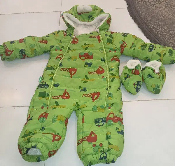 سرهمی نوزاد سالم|کفش و لباس بچه|شاهینشهر, خانه کارگر|دیوار