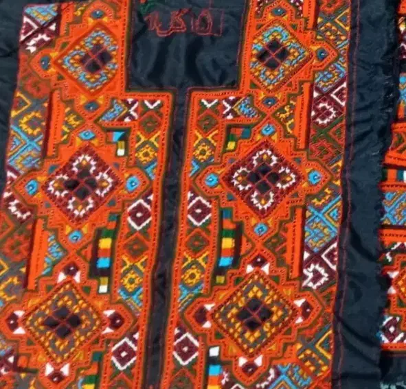 زیح پنج و شیش گل|لباس|خاش, |دیوار