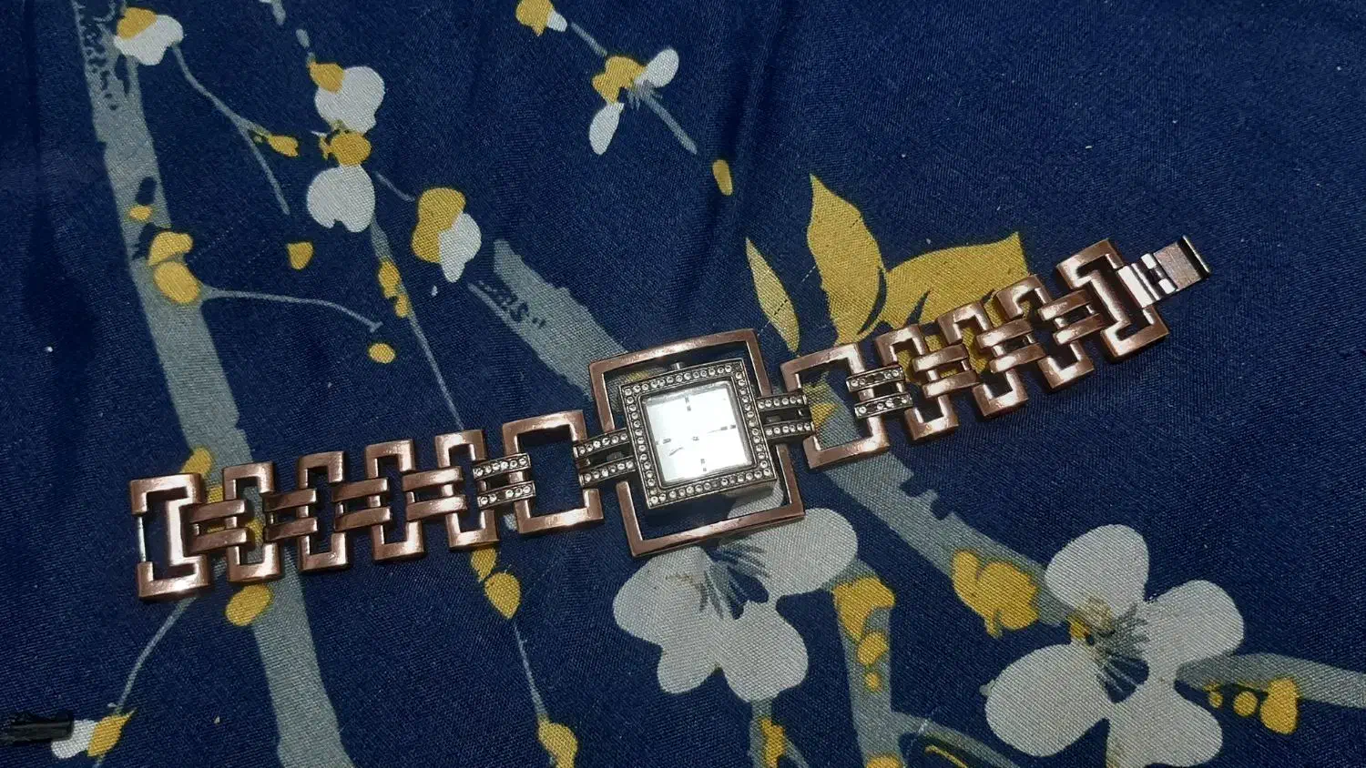 چند عدد ساعت|کلکسیون و سرگرمی|رشت, معلم|دیوار