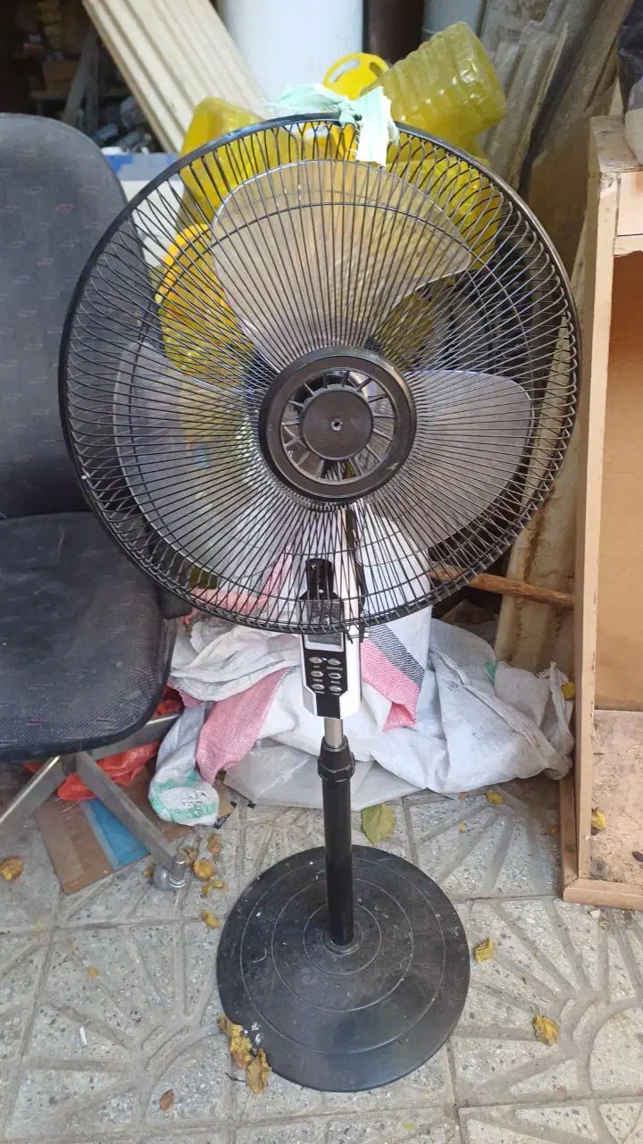 پنکه در حد زیر قیمت نو این پنکه الان ۷ تومنه|پنکه و تصفیه‌کنندهٔ هوا|تویسرکان, |دیوار