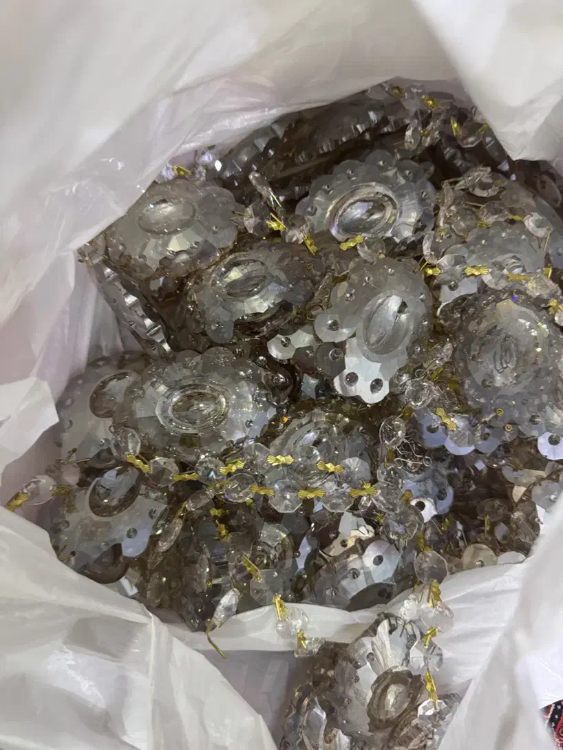 کریستال لوستر تعداد زیاد|لوستر و چراغ آویز|اصفهان, خانه اصفهان|دیوار