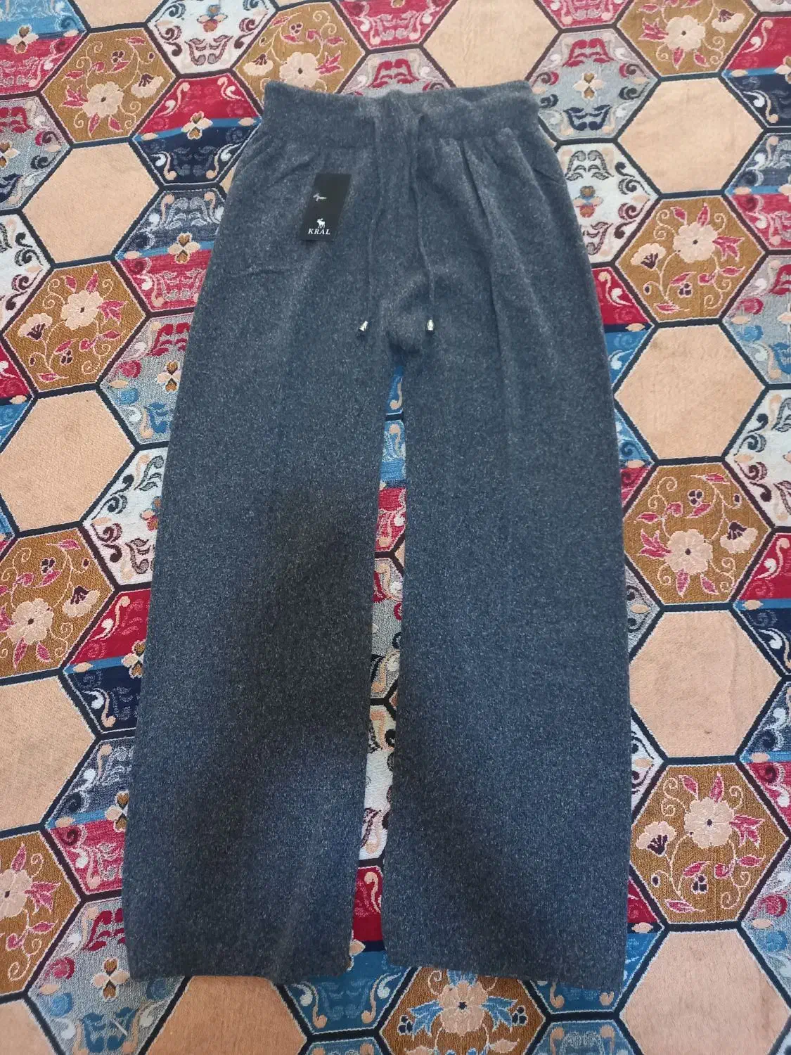 شلوار دامنی زمستانه|لباس|شیراز, شاهچراغ|دیوار