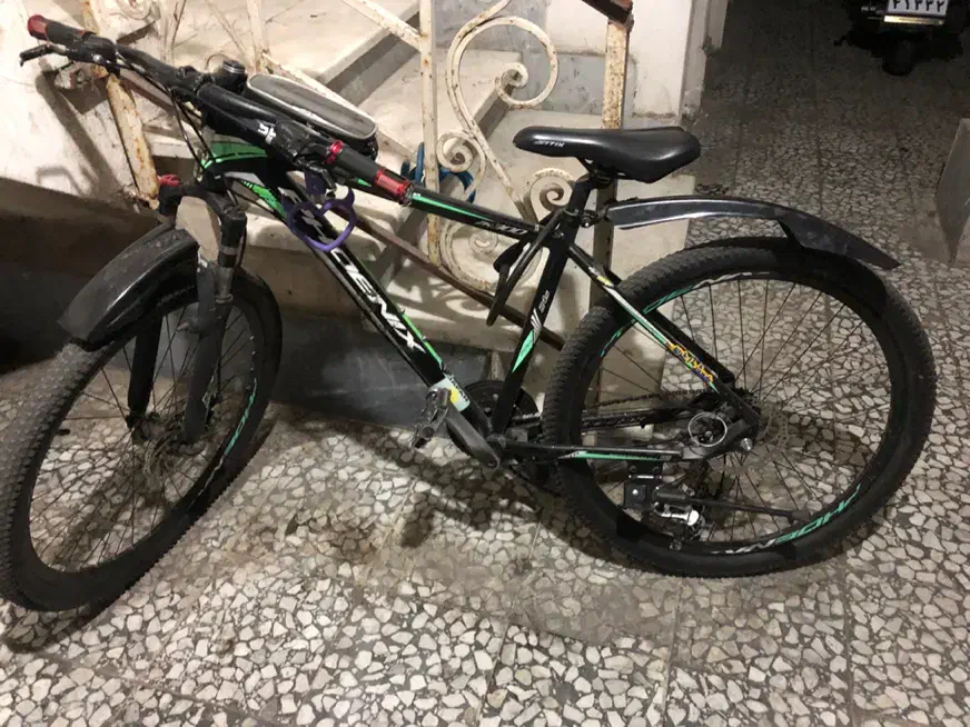 دوچرخه|دوچرخه، اسکیت، اسکوتر|رشت, منظریه|دیوار