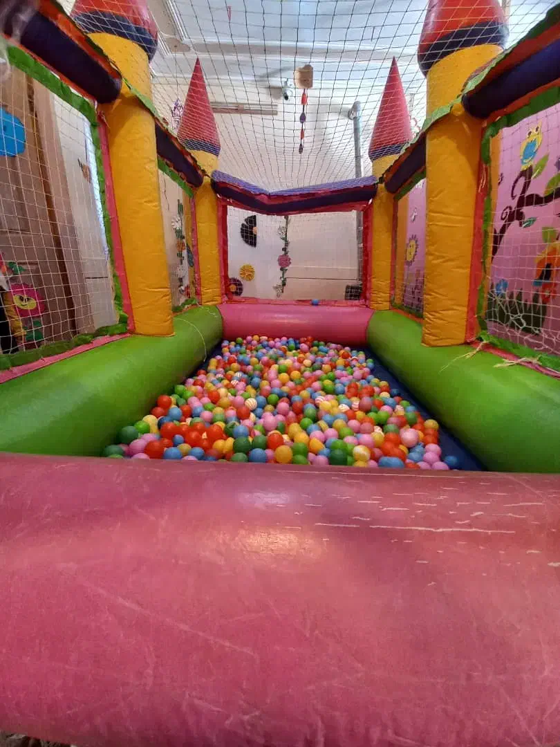 استخر توپ|اسباببازی|بروجن, |دیوار