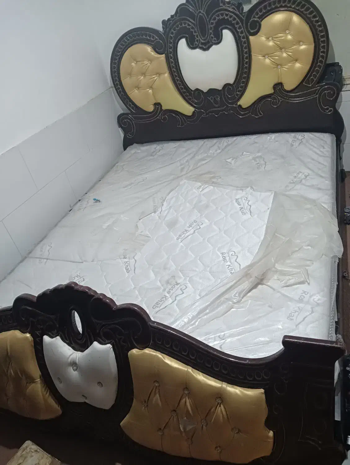 تخت خواب دو نفره دست|تخت و سرویس خواب|یزد, |دیوار