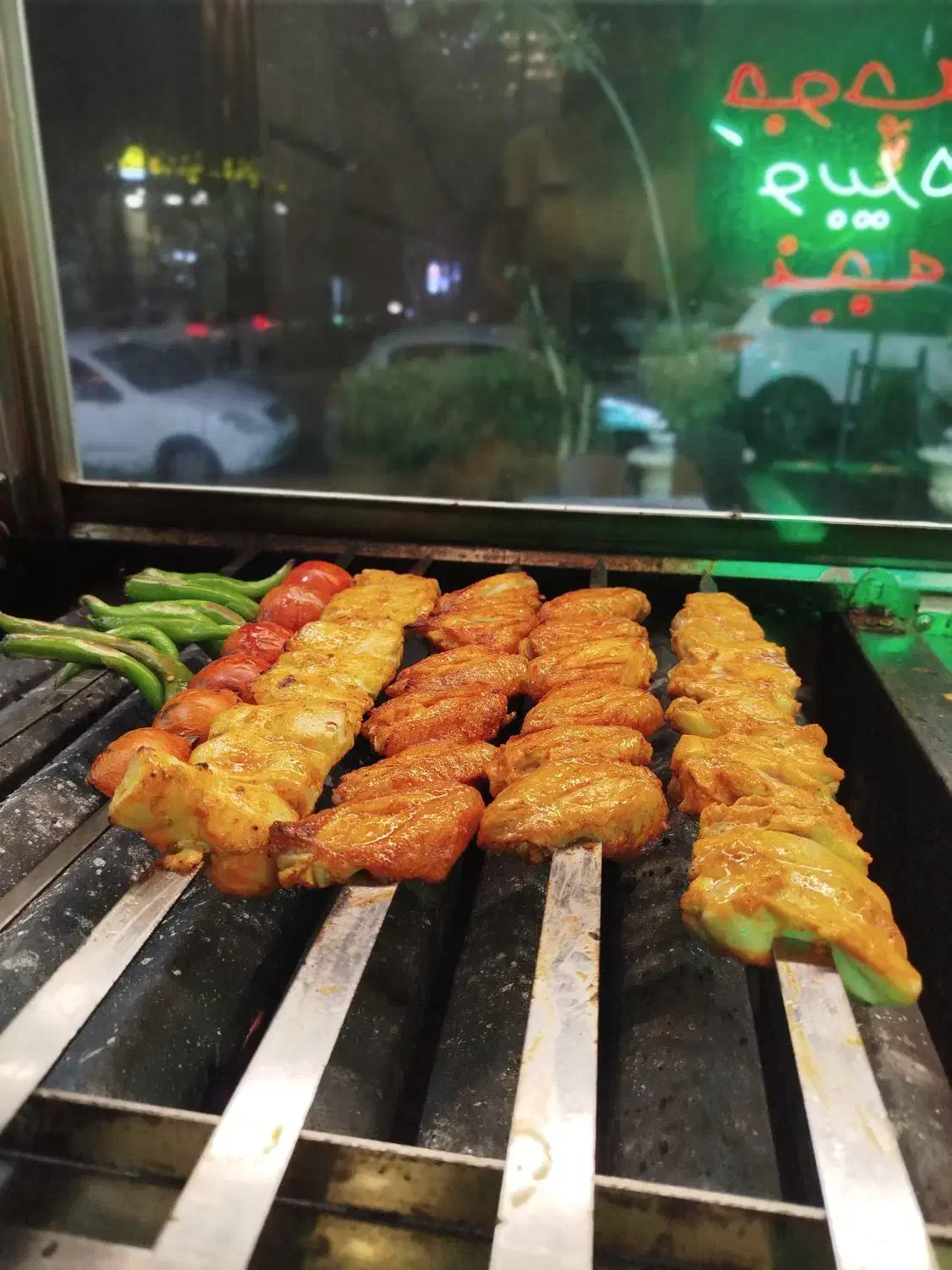 استخدام کارگر ساده در رستوران معتبر|استخدام خدمات فروشگاه و رستوران|تهران, تهرانپارس غربی|دیوار