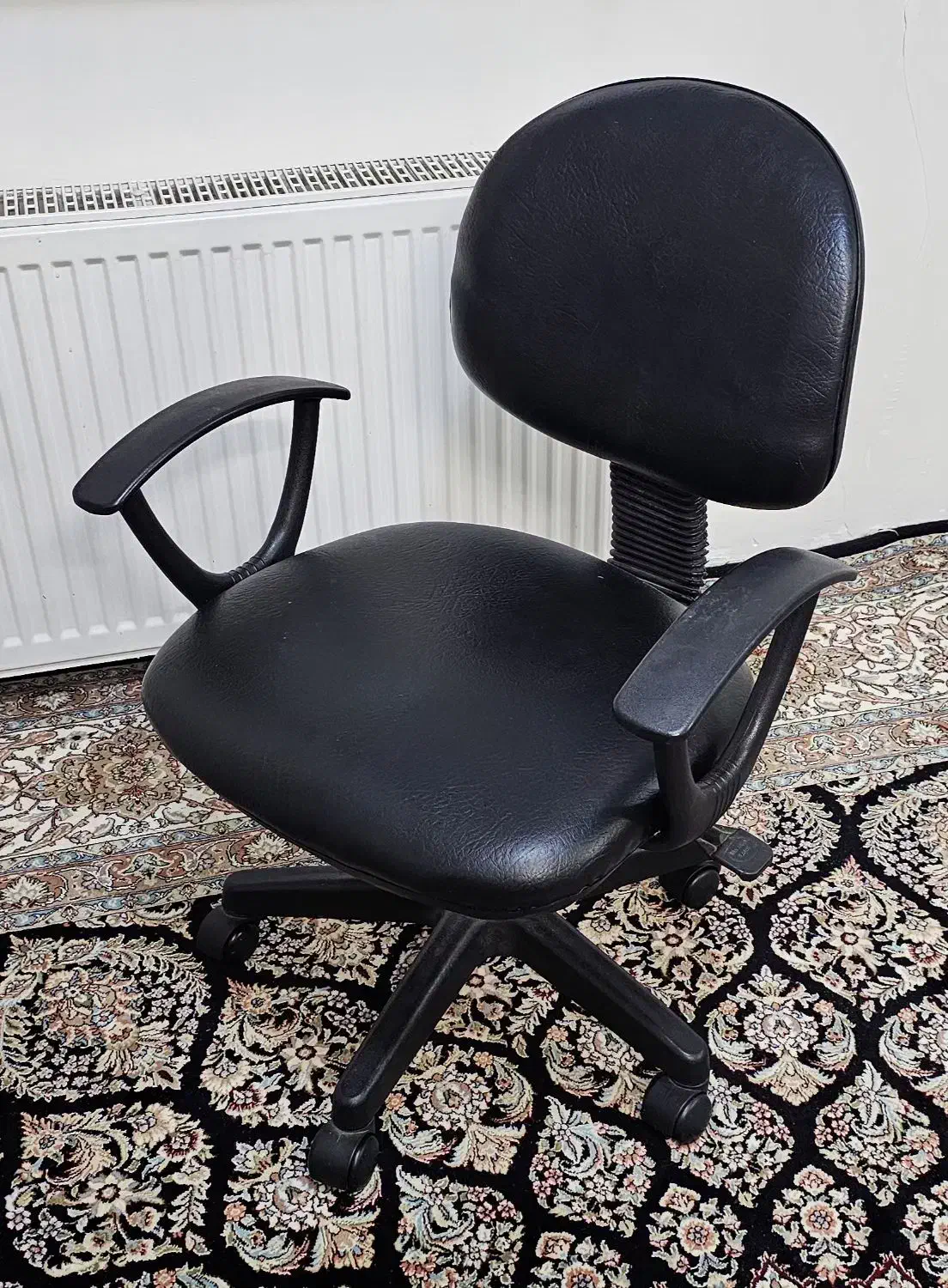 صندلی اداری سالم و تمیز  در حد نو|مبلمان اداری|همدان, |دیوار