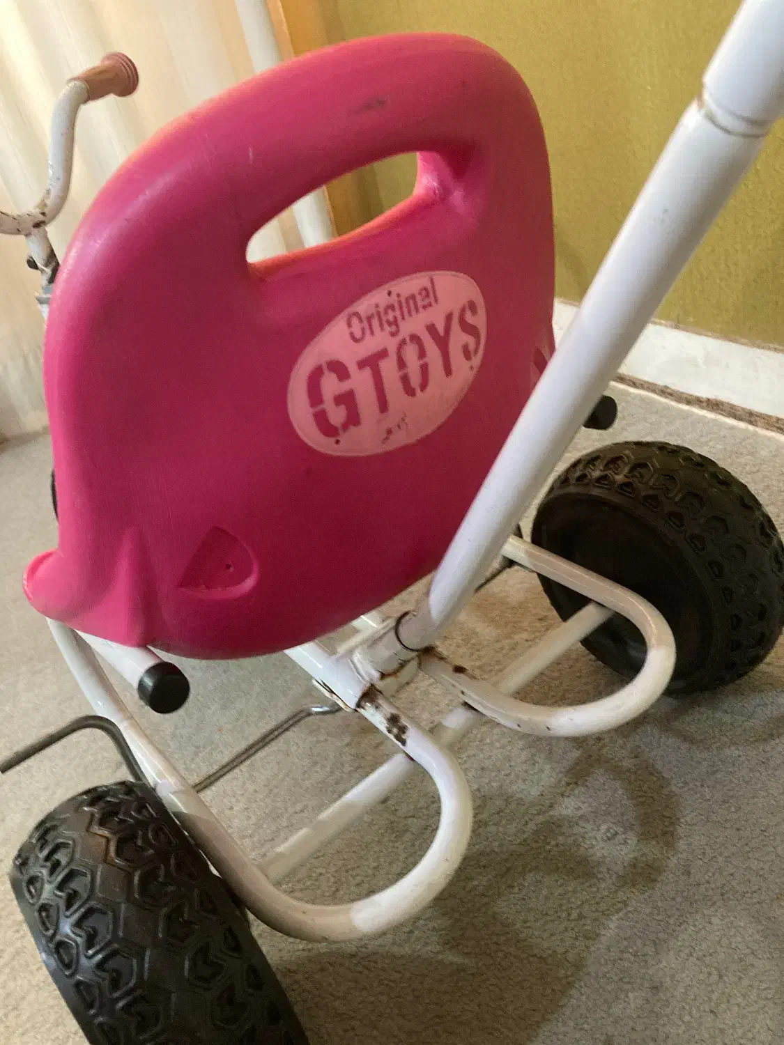 سه چرخه|اسباببازی بچه|رشت, باهنر|دیوار