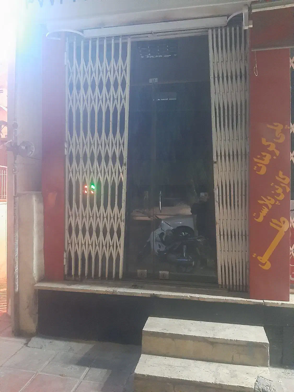 مغازه ۱۳ متر  بر خیابان سمیه(سجادیه)|اجارهٔ مغازه و غرفه|قم, سنگ بند|دیوار