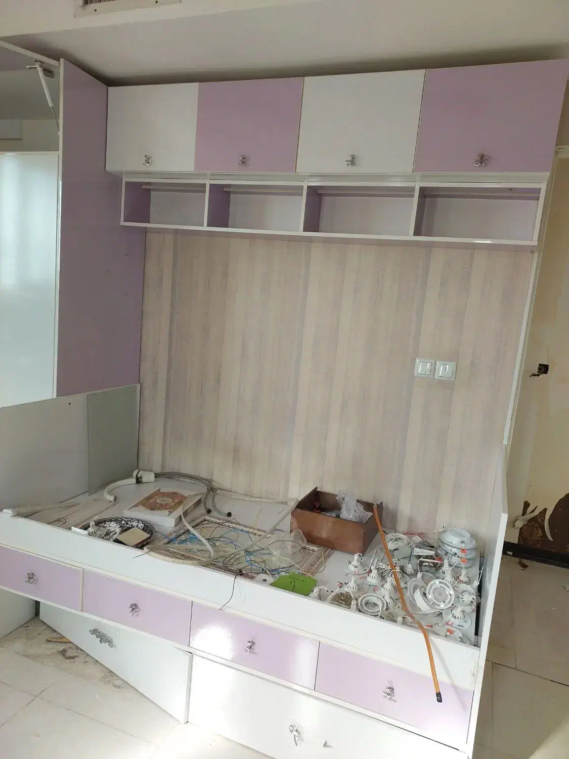 ست چوب اتاق خواب دخترانه فروش فوری به علت جابجایی|تخت و سرویس خواب|قم, شاه سید علی|دیوار