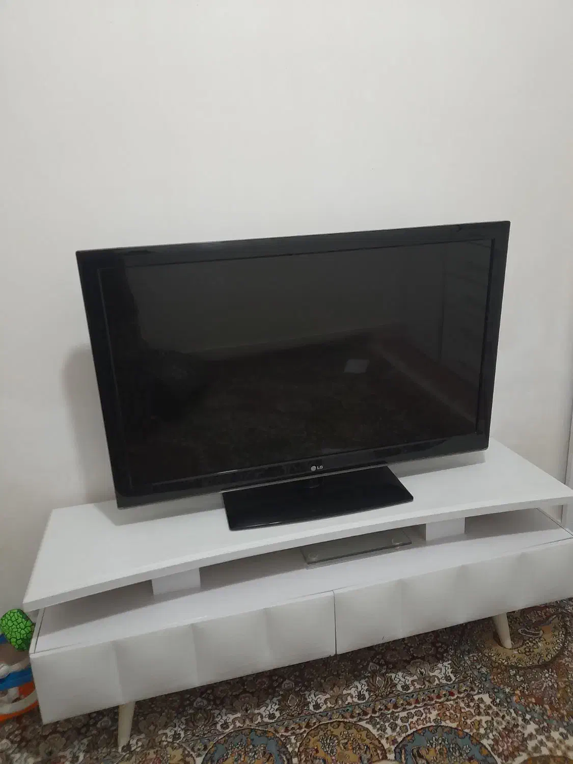 تلویزیون ۴۲ اینچ ال جی همراه با میزش|تلویزیون و پروژکتور|خرم‌آباد, |دیوار