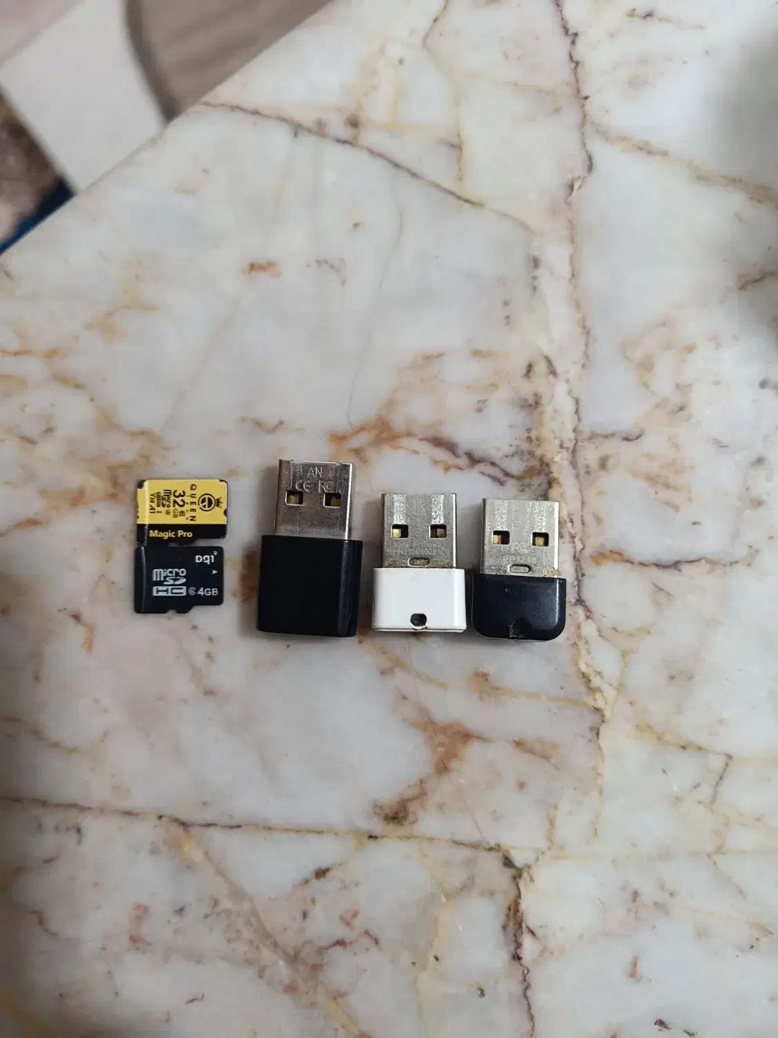 فلش 8 مموری 32|قطعات و لوازم جانبی رایانه|مشهد, همت آباد|دیوار