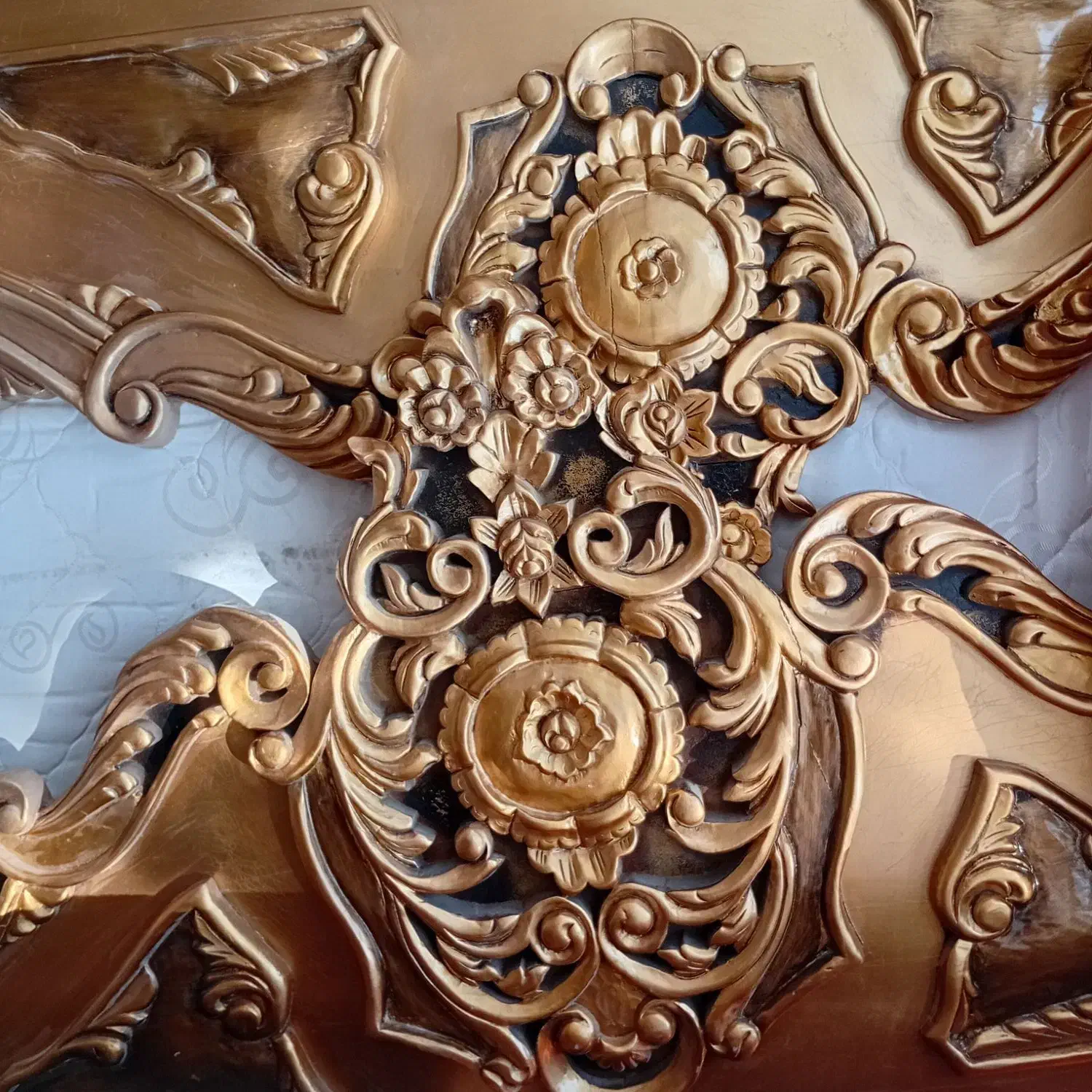 سرویس خواب سلطنتی طلایی منبت‌کاری +تشک خوشخواب|تخت و سرویس خواب|محمدشهر, شهرک نگین|دیوار