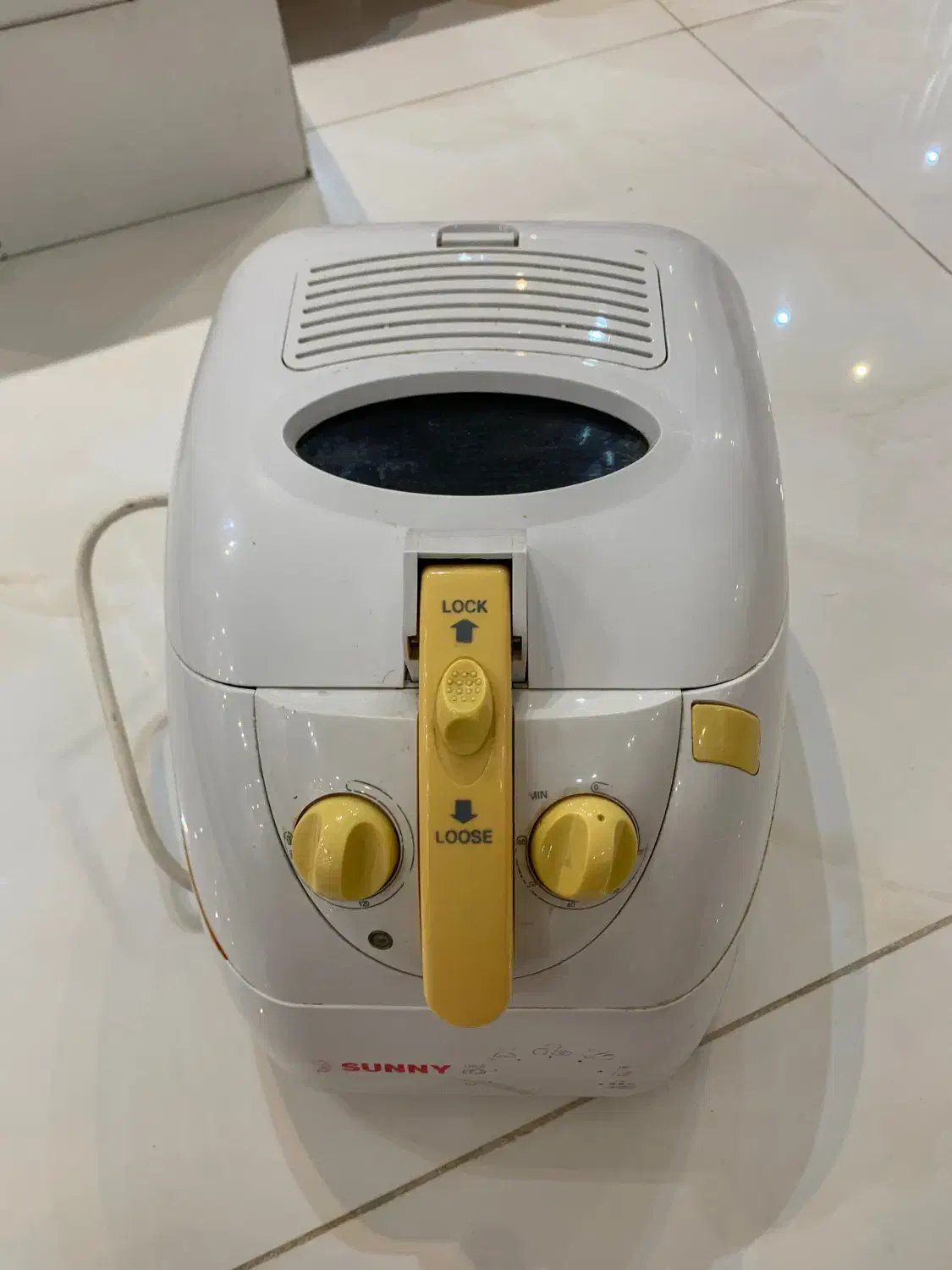 سرخ‌کن SUNNY مدل SDF-2300 تمیز و سالم|اجاق گاز و لوازم برقی پخت‌وپز|شاهین‌شهر, حافظ جنوبی|دیوار