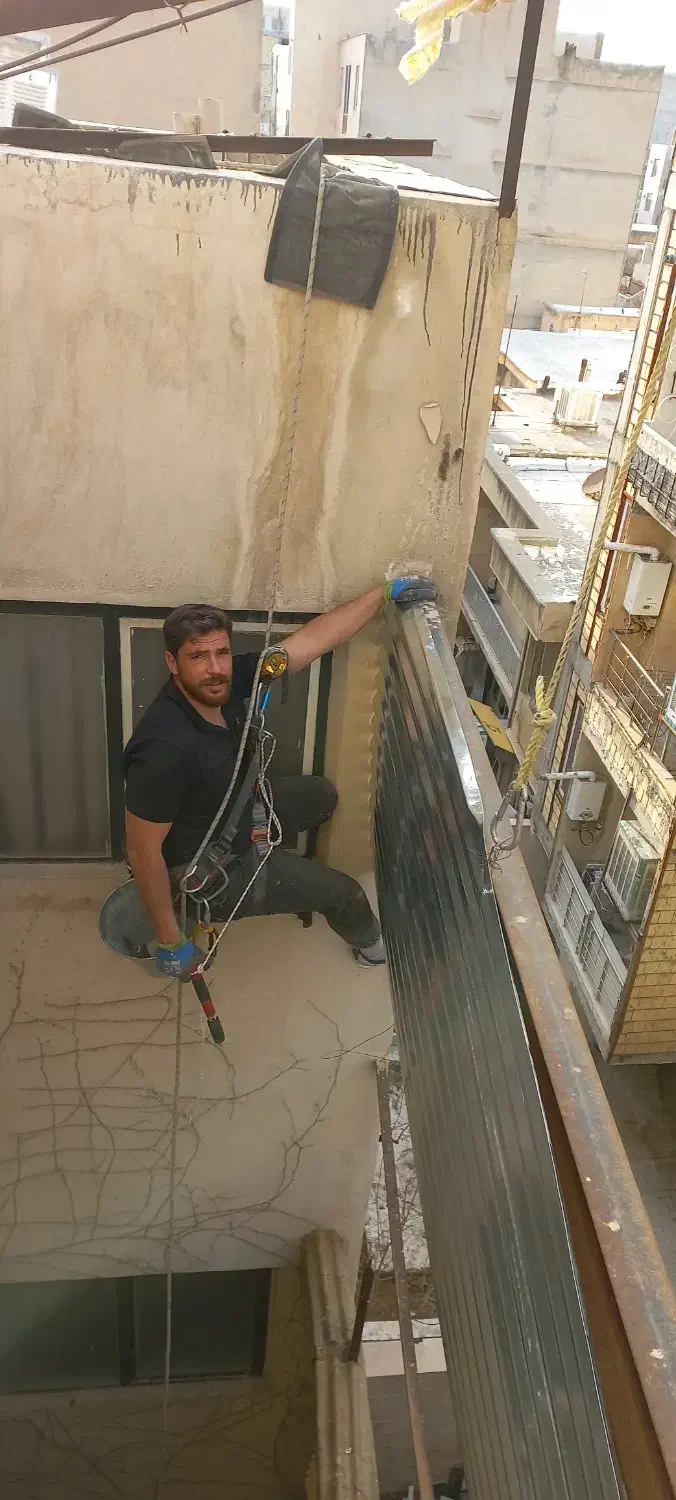 کاردر ارتفاع عایق نانو تخصصی،پیچ ورول پلاک|خدمات پیشه و مهارت|کرمانشاه, |دیوار