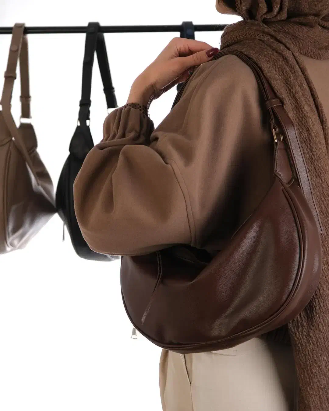 زنانه شیک تکمیل‌کننده استایل شما|کیف، کفش، کمربند|ساوه, |دیوار