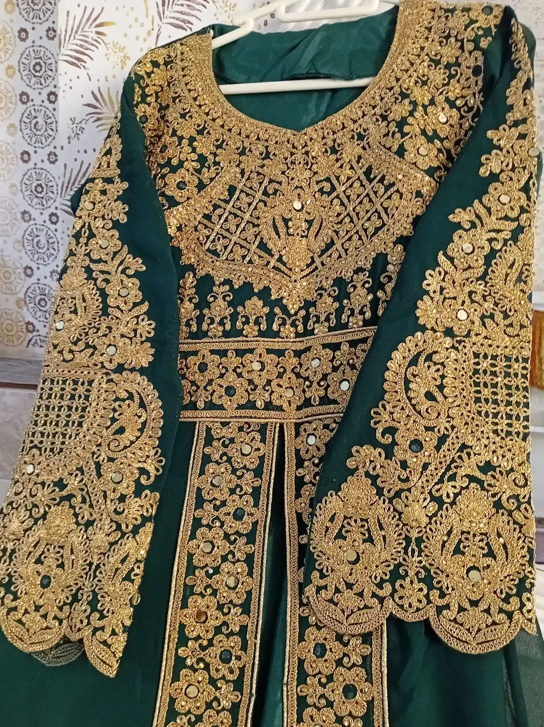 لباس مجلسی|لباس|قم, شهر قائم|دیوار