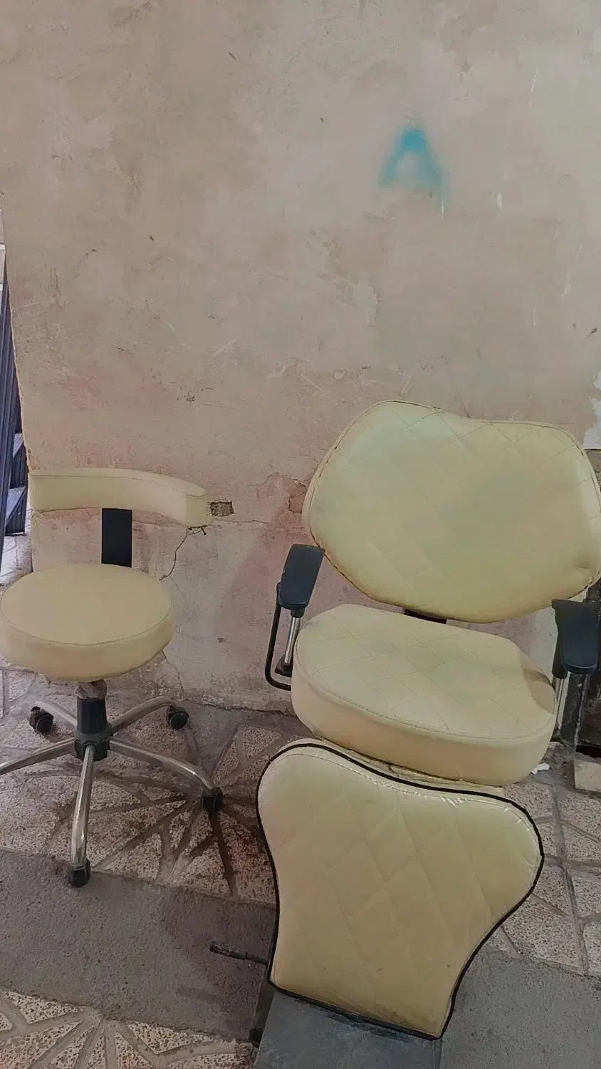 صندلی آرایشگاه مردانه|آرایشگاه و سالنهای زیبایی|خوی, |دیوار