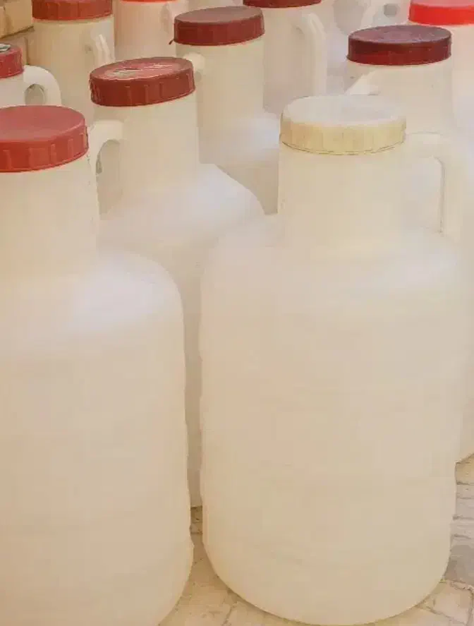 دبه دست دو|ظروف نگهدارنده، پلاستیکی، یکبارمصرف|قم, قلعه کامکار|دیوار