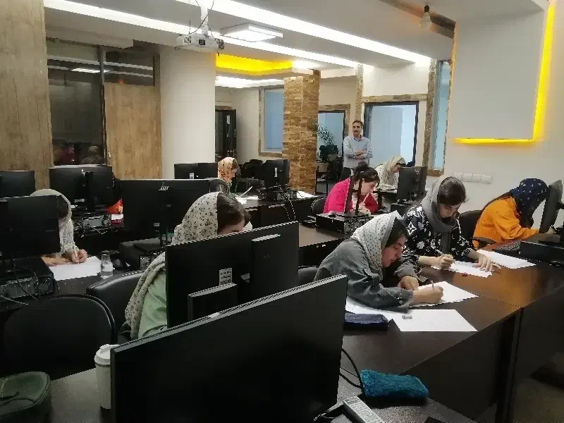 اجاره اتاق مدیریتی کلاس درس ،مشاوره ساعتی پروژکتور|اجارهٔ کوتاهمدت دفتر کار و فضای آموزشی|تبریز, |دیوار