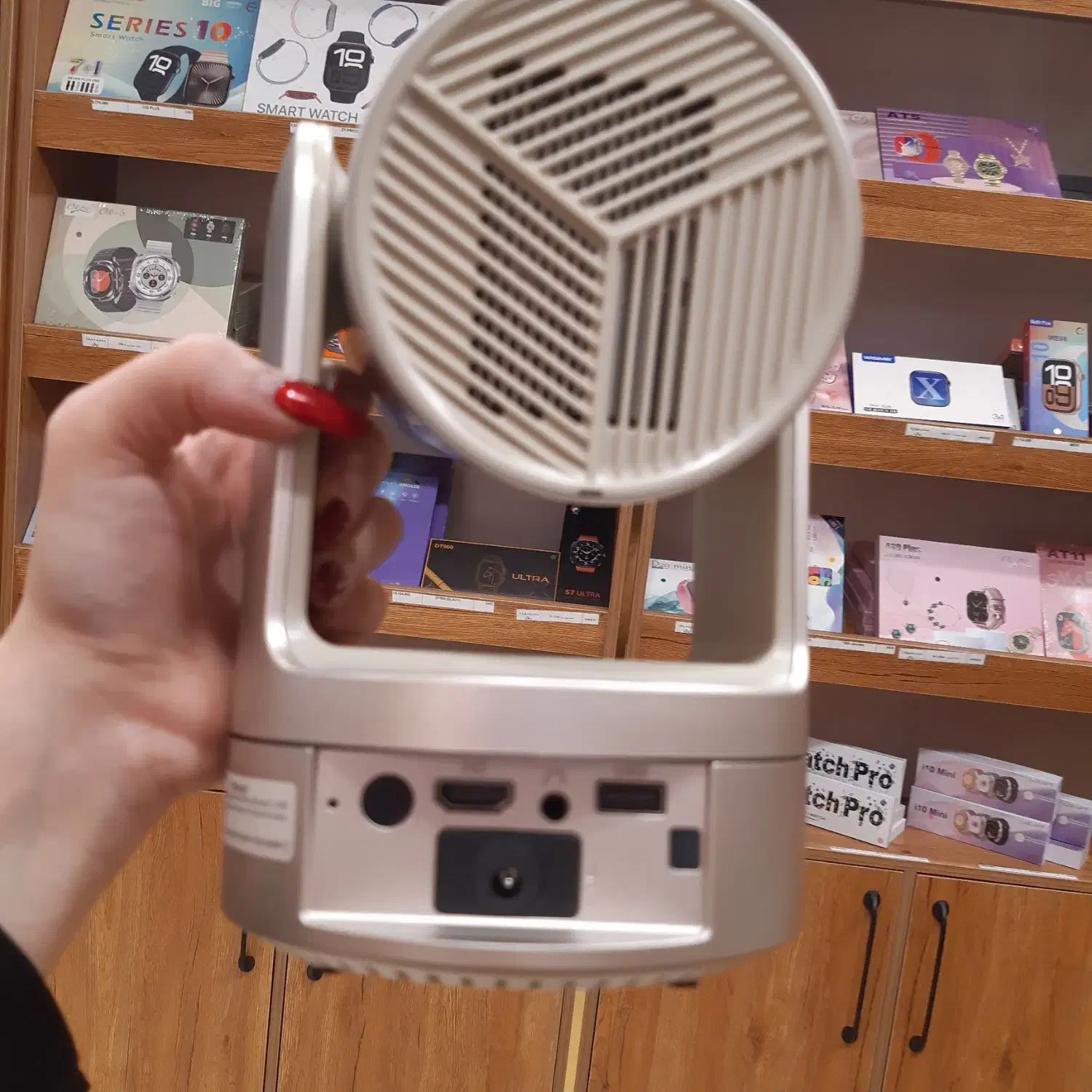 پروژکتور هوشمند سینمای خانگی با بالاترین کیفیت|تلویزیون و پروژکتور|تبریز, |دیوار