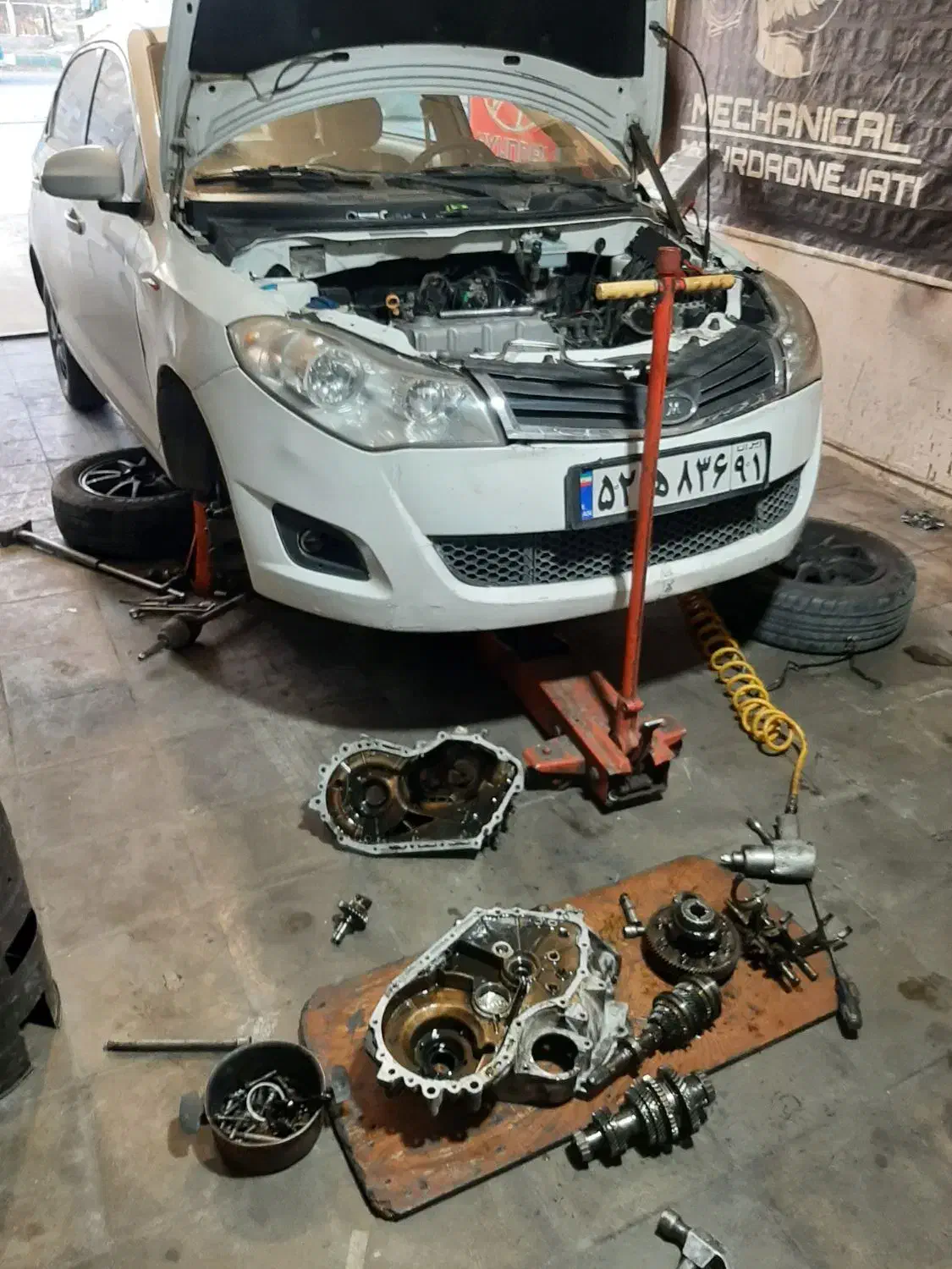 تعمیرگاه تخصصی خودروهای چینی و ایرانی|خدمات موتور و ماشین|اردبیل, |دیوار