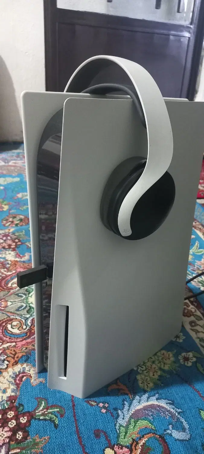 ps5 اروپا دیسک خور با هدفون پایه شارژ دسته اضافی|کنسول، بازی ویدئویی و آنلاین|تهران, صاحب الزمان|دیوار