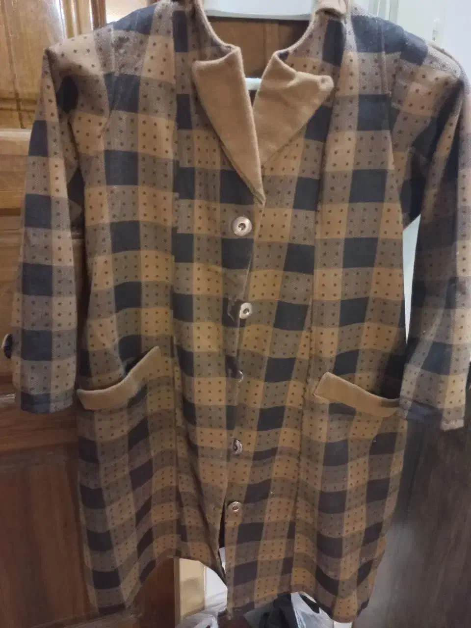 پالتو فصل|لباس|کاشان, زیارتی|دیوار