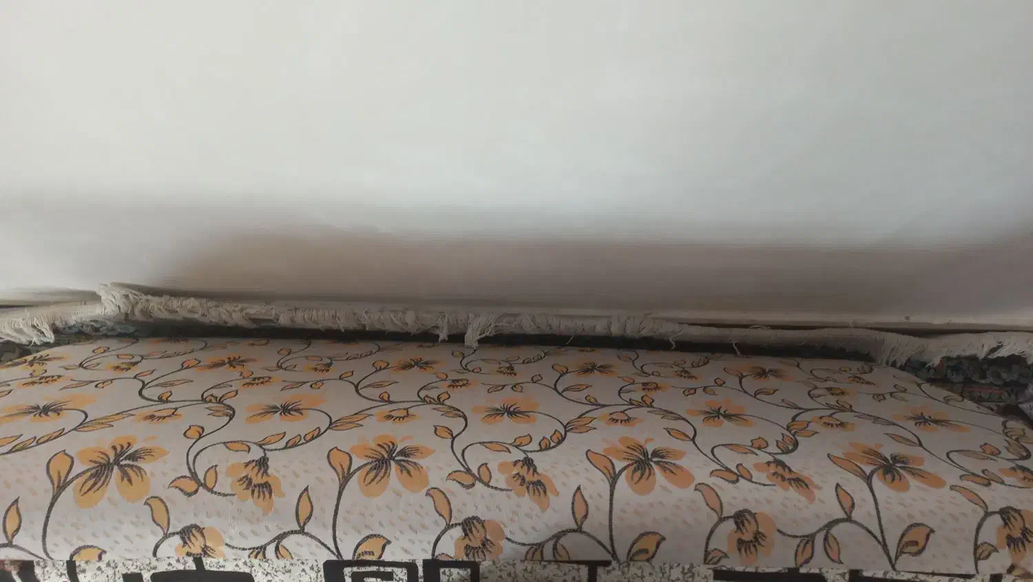 پشتی در حد نو|پشتی|خرمآباد, |دیوار