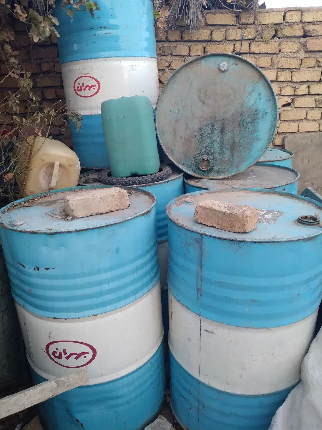 بشکه ۲۲۰ فلزی|ظروف نگهدارنده، پلاستیکی، یک‌بارمصرف|کوار, |دیوار