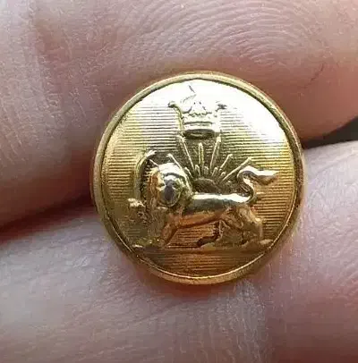 مجموعه کلکسیونی ده عدد دکمه سه عدد آرم نیروی زرهی|کلکسیون و سرگرمی|شیراز, فرهنگ شهر|دیوار