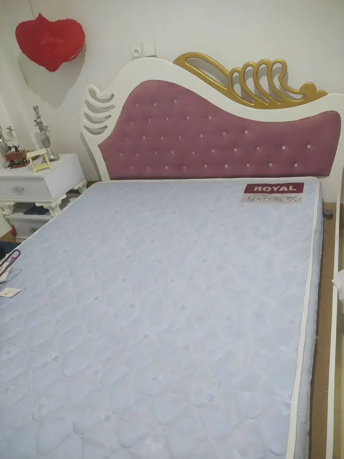 تخت خواب با تشک سالم یکبار خوابیده شده|تشک تختخواب|برخوار, |دیوار