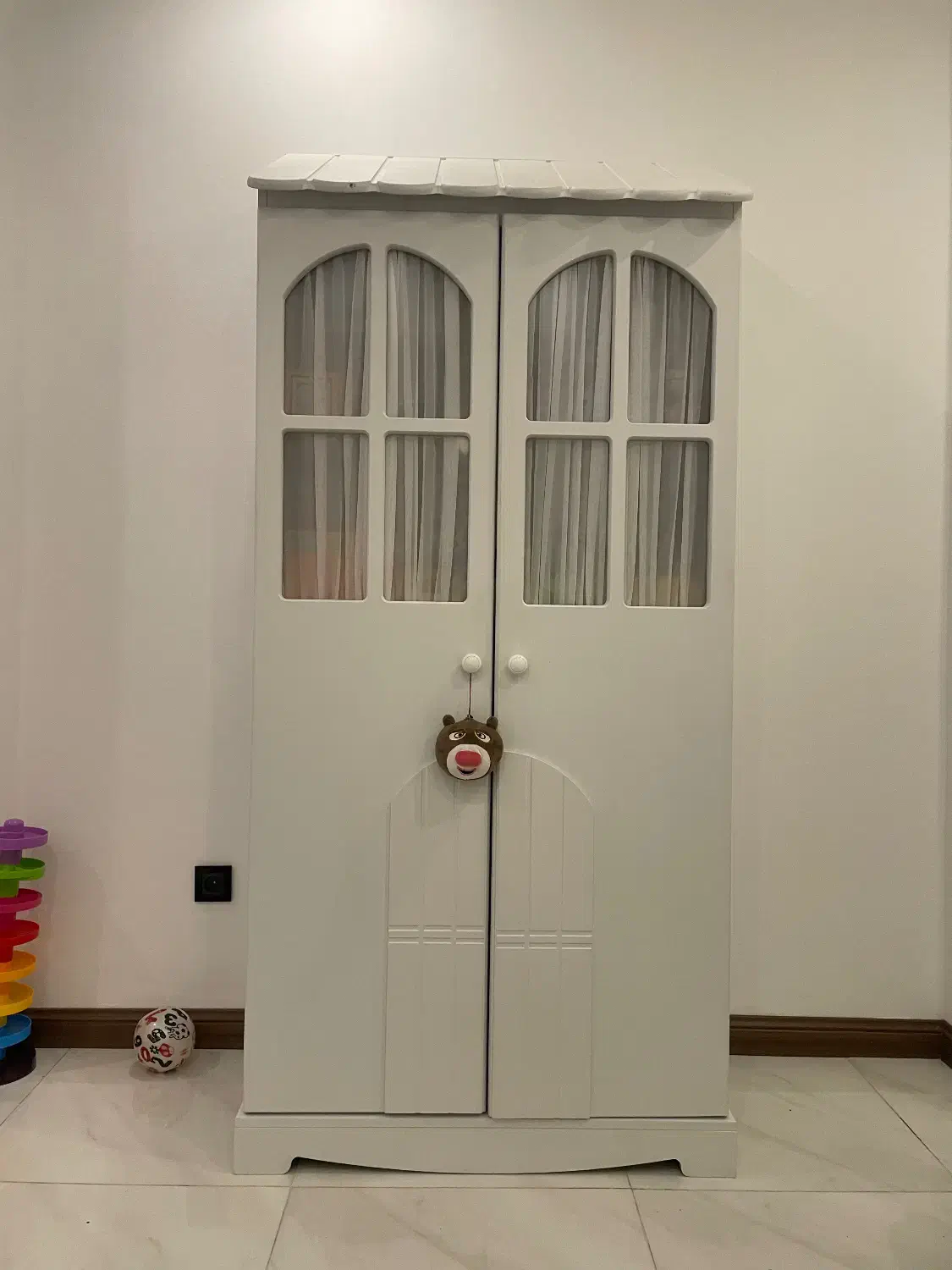 تخت خواب بچه و کمد|تخت و صندلی بچه|نور, |دیوار