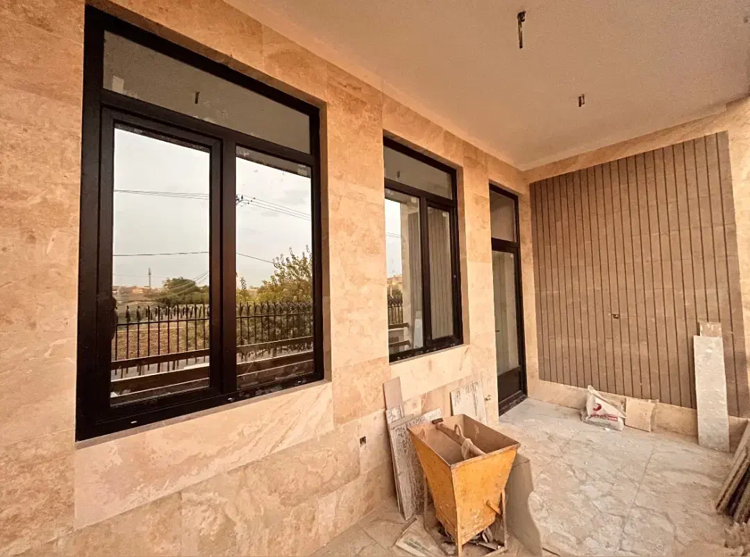 نصاب در و پنجره پی وی سی|خدمات پیشه و مهارت|باوله, |دیوار